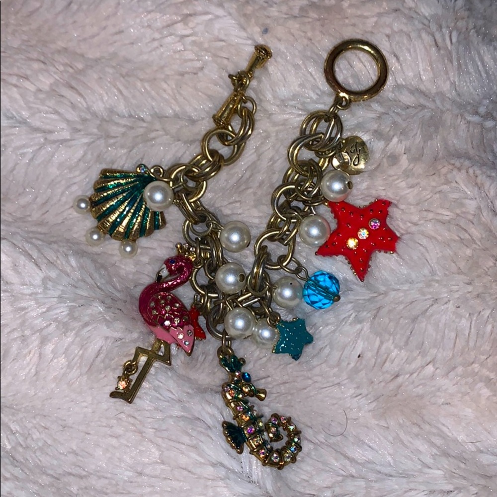 Betsy Johnson sea shell charm bracelet  🐚
